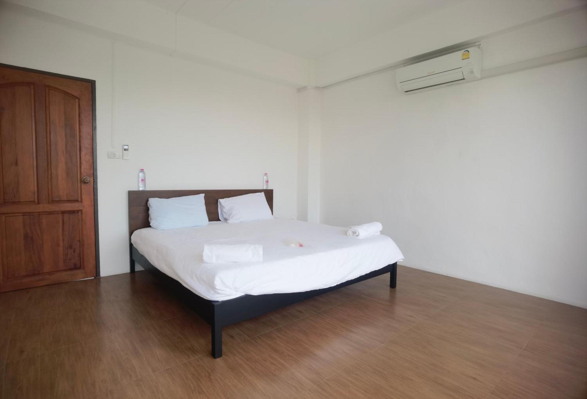 Готель 115 Townhouse Ban Khlong Krang Екстер'єр фото