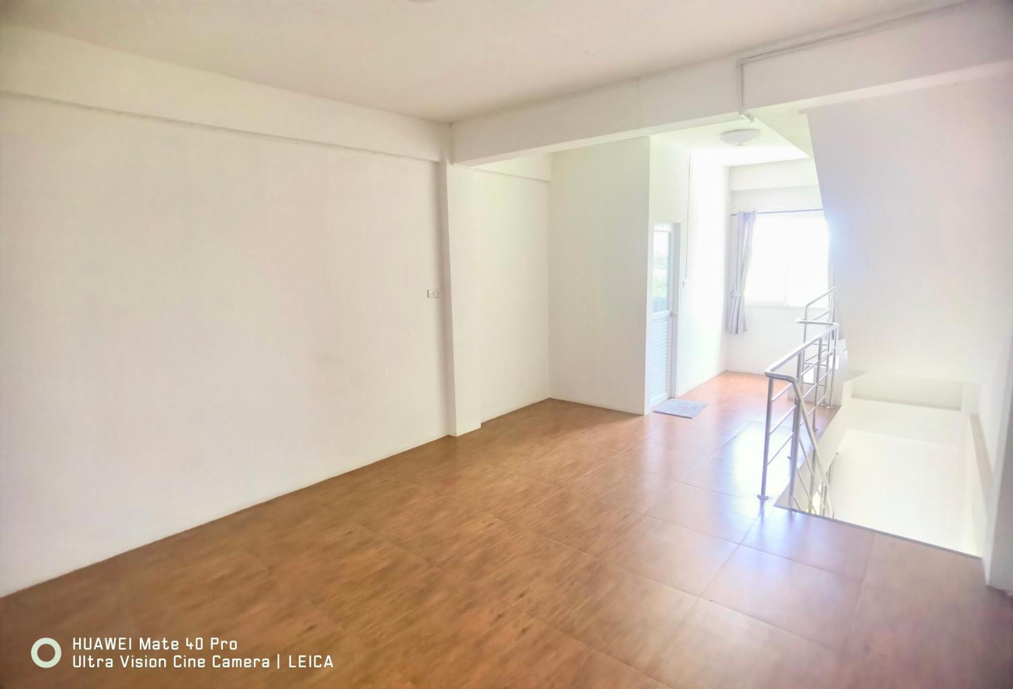 Готель 115 Townhouse Ban Khlong Krang Екстер'єр фото