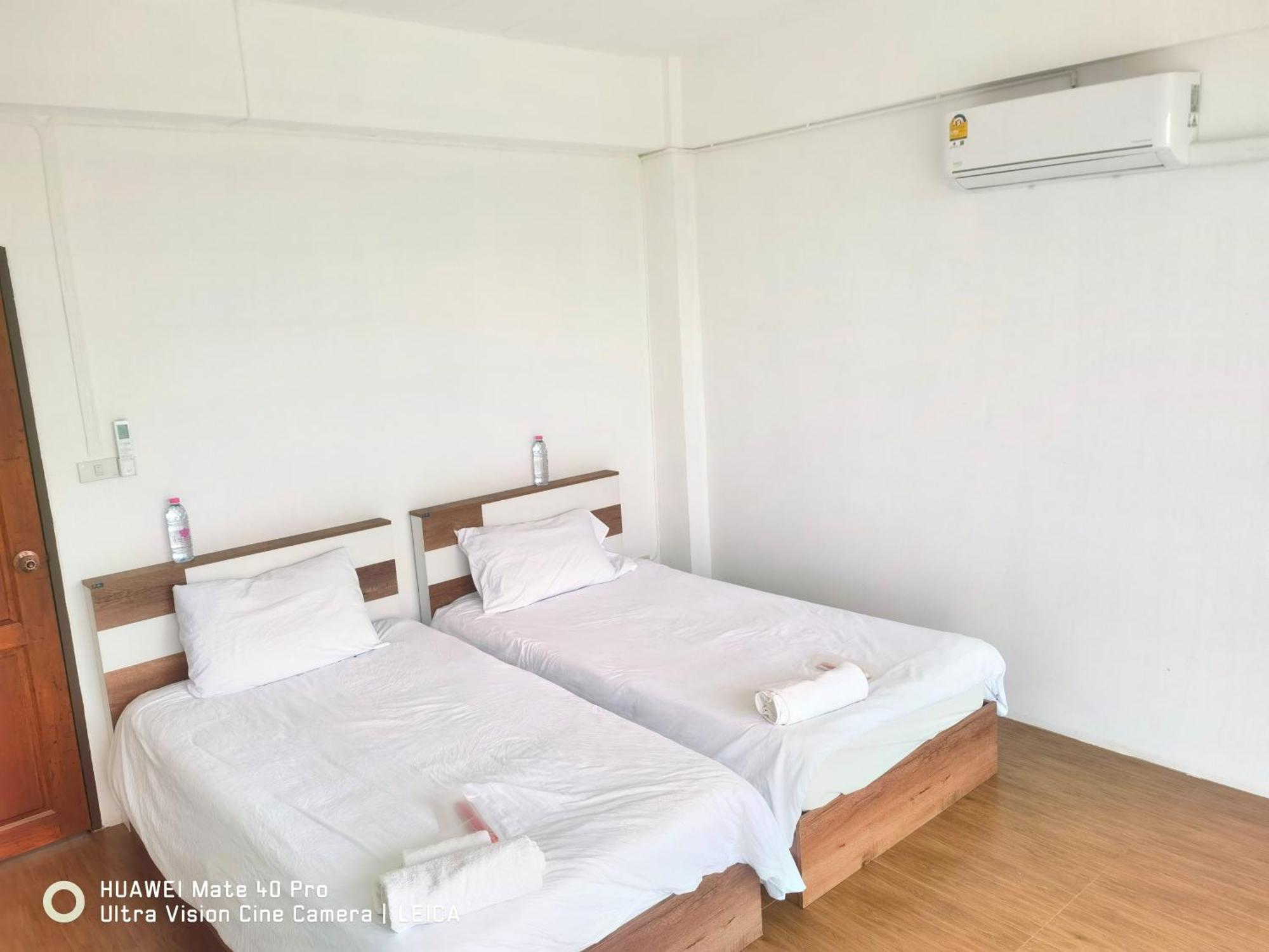 Готель 115 Townhouse Ban Khlong Krang Екстер'єр фото