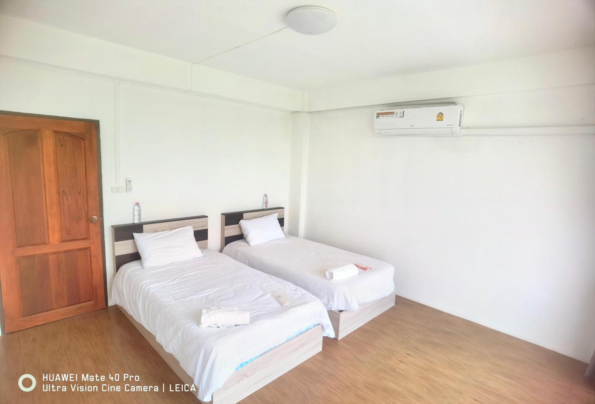 Готель 115 Townhouse Ban Khlong Krang Екстер'єр фото