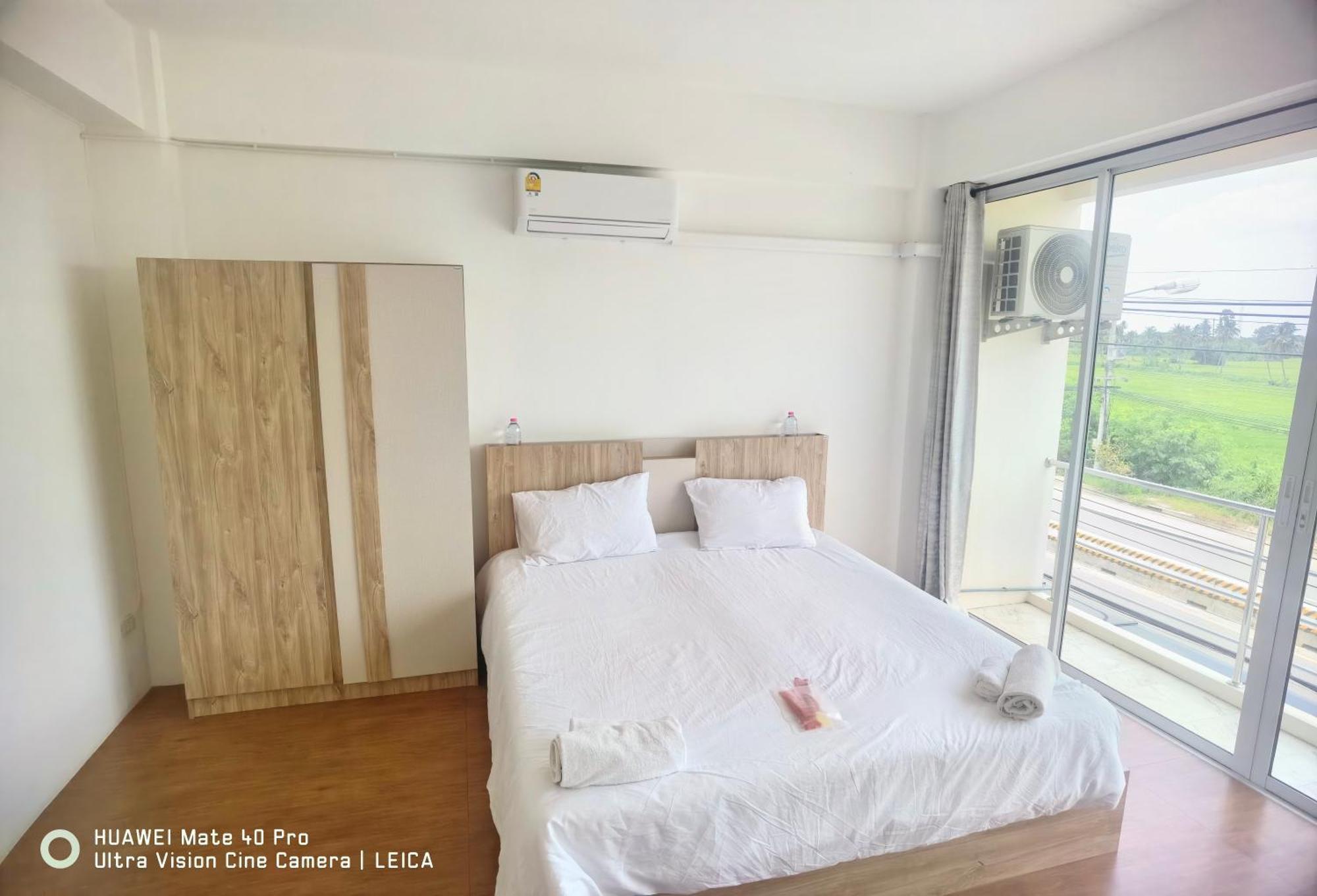 Готель 115 Townhouse Ban Khlong Krang Екстер'єр фото