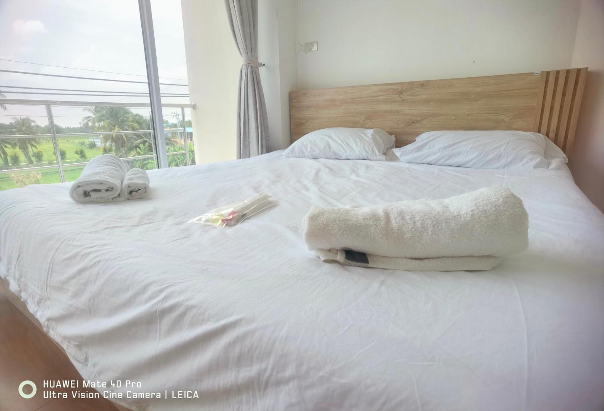 Готель 115 Townhouse Ban Khlong Krang Екстер'єр фото