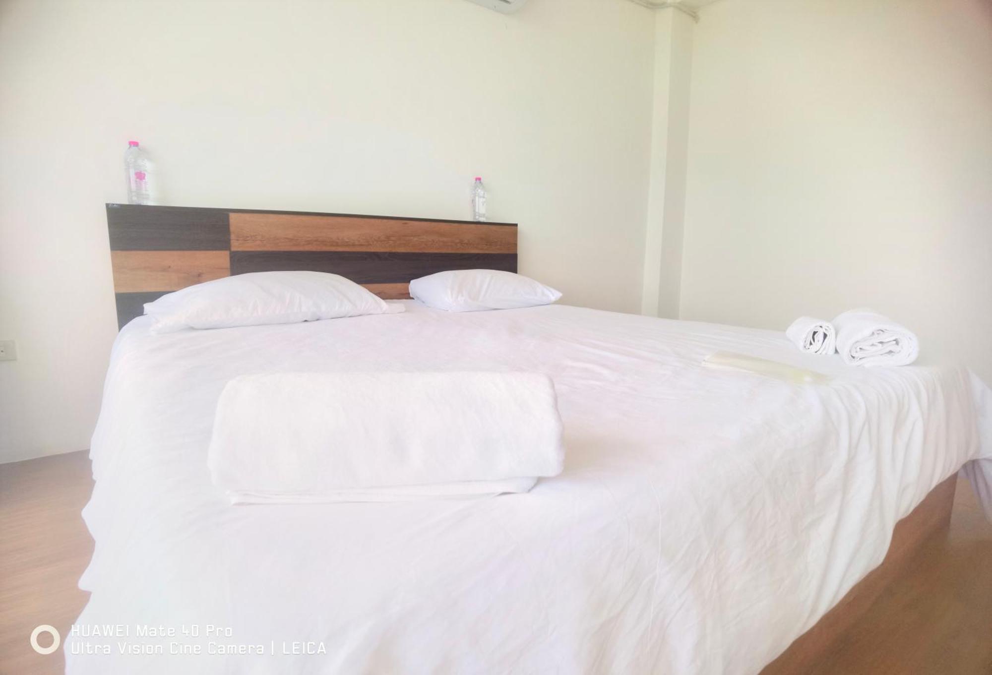 Готель 115 Townhouse Ban Khlong Krang Екстер'єр фото