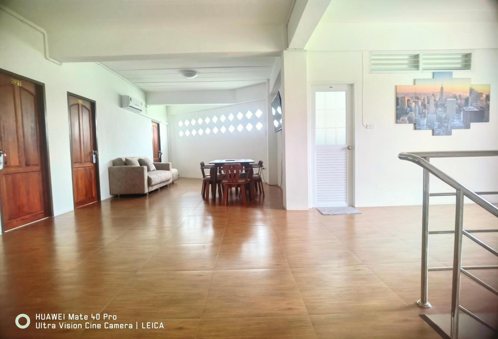 Готель 115 Townhouse Ban Khlong Krang Екстер'єр фото