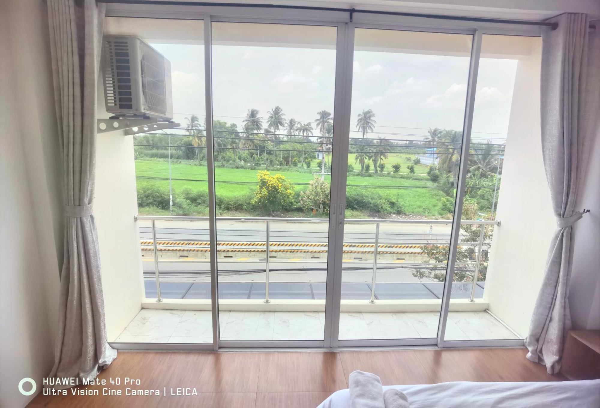 Готель 115 Townhouse Ban Khlong Krang Екстер'єр фото